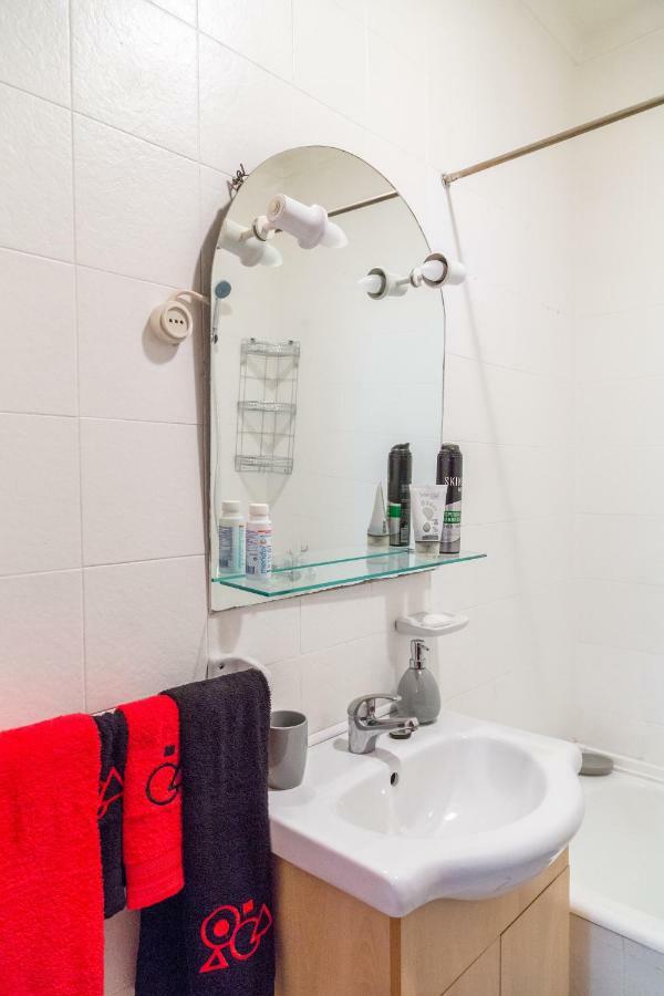 In Downtown Near Metro Station Apartment